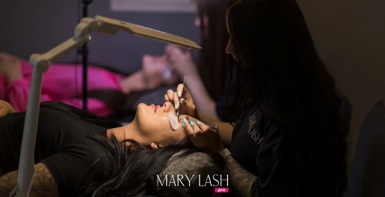 Як правильно вибрати клей для вій від MARY LASH?